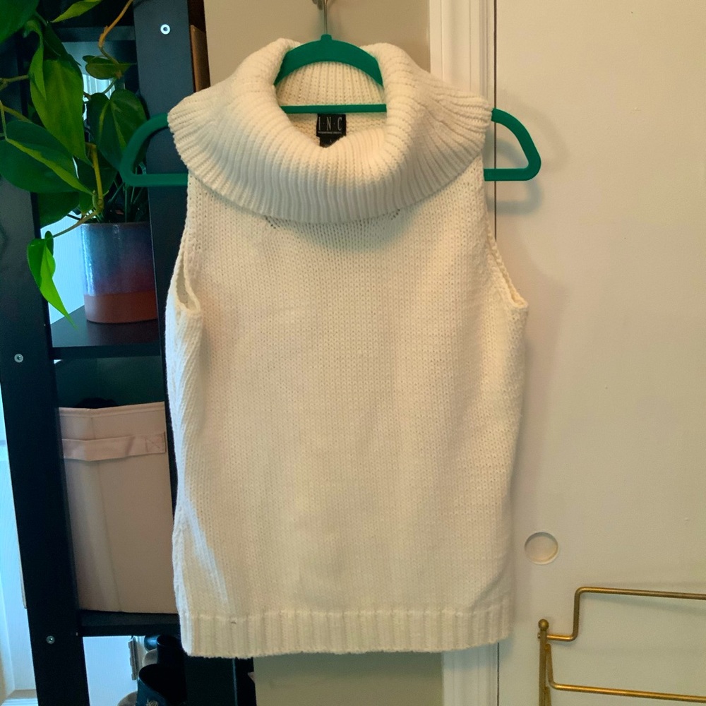 *BARELY WORN* Chunky INC Tank Turtleneck in White